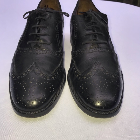 Salvatore Ferragamo Black Wing-Tip Size 9 - Picture 6 of 6